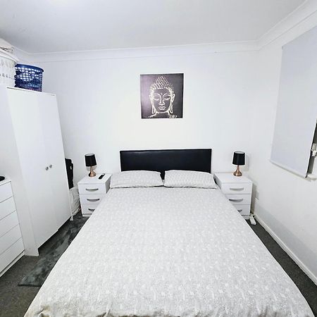 Lovely Fully Furnished One Bed Flat To Let エンフィールド エクステリア 写真